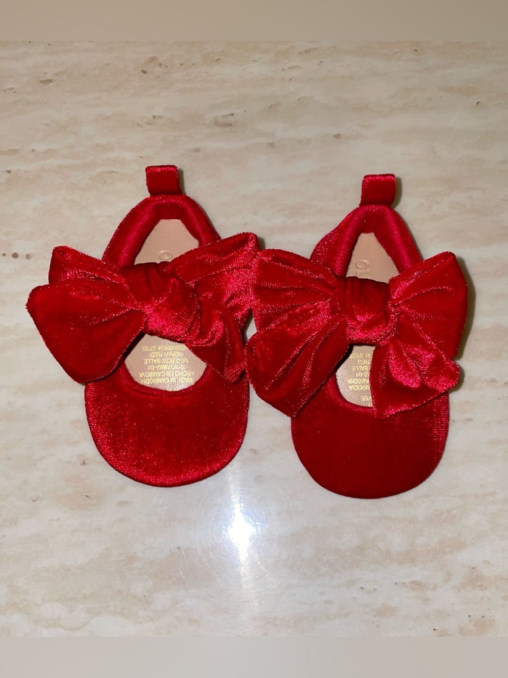 NWOT 3/6m Old Navy Red Velvet Bow Baby Crib Shoes